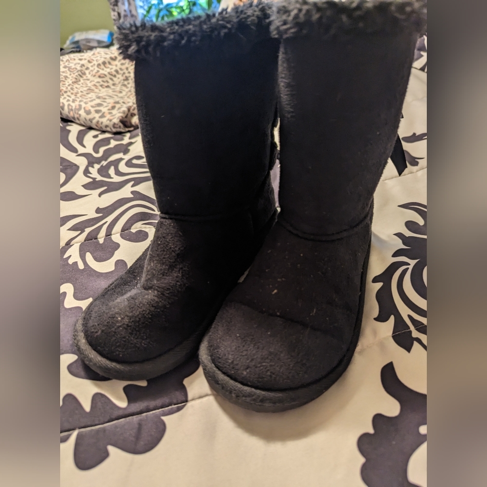 Girls furry boots